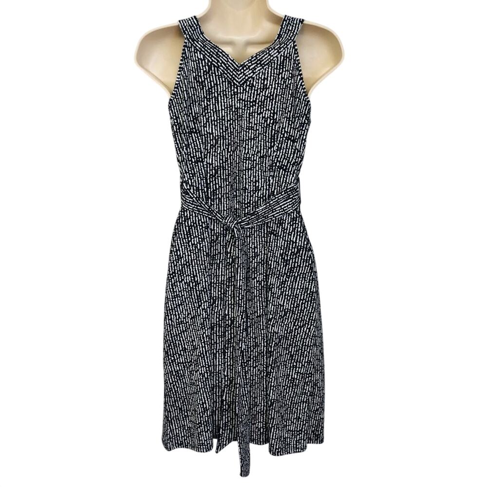Ann Taylor Loft Petites V Neck Sleeveless Fit and Flare Dress Black White Print - Picture 15 of 16